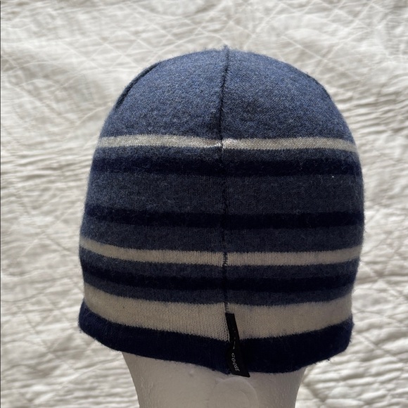Canada Goose Wool Beanie - Picture 8 of 13